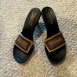 DONALD J PLINER "TATUM 2" Bronzed
Leather Embellished Thong Sandals Heels Sz 9.5